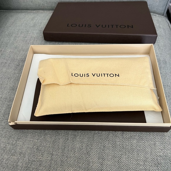 Authentic Louis Vuitton Epi Leather Zippy Wallet in Indigo - Picture 11 of 15